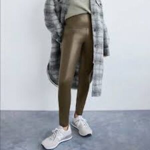 🌿 Aritzia Wilfred Free Daria High Rise Vegan Leather Pant Leggings Green M EUC